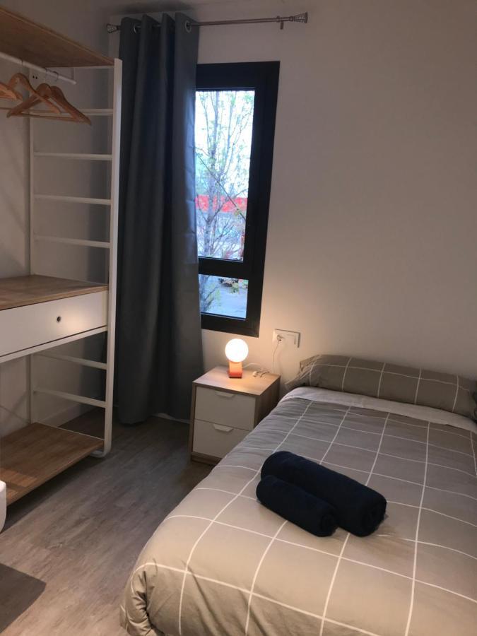 Llull Home Sant Adria de Besos Bagian luar foto